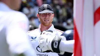 Stokes’ Silent Spells Raise Fitness Doubts as Australia Tighten Ashes Grip